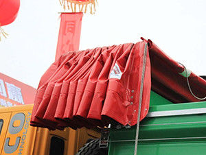Il PVC di Sunproof ha ricoperto lo strato automatico della porta della tenda del camion del tessuto della tela cerata